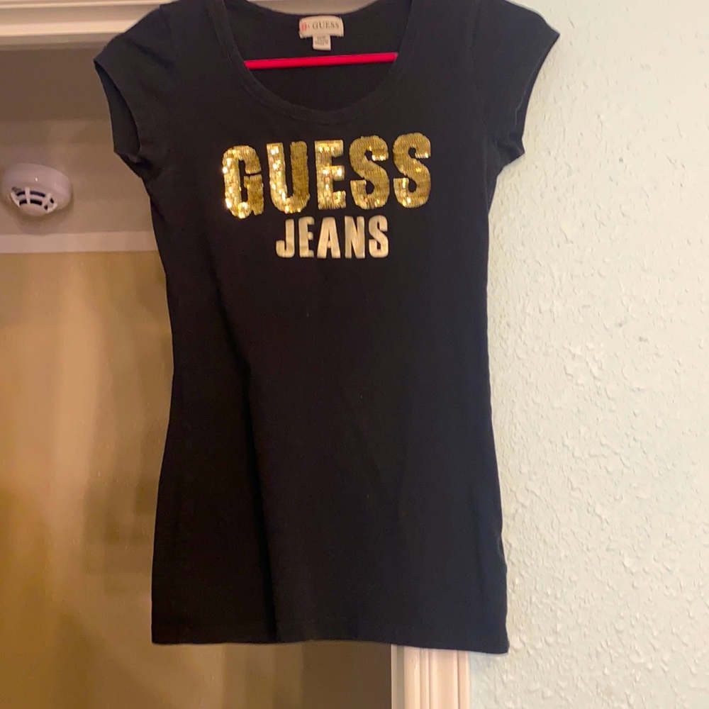 Size can/tp it’s black and gold and brand is guess